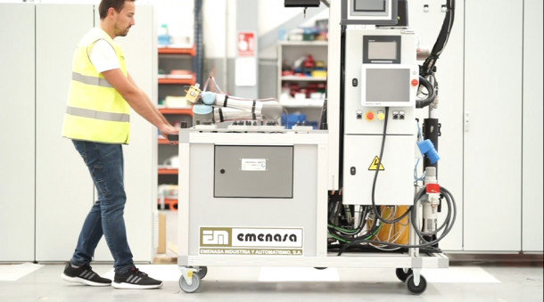 EMENASA INDUSTRIA, INTEGRADOR DE UNIVERSAL ROBOTS, DESARROLLA UN COBOT CAPAZ DE AUTOMATIZAR LA APLICACIÓN DE MÁSTICO PARA EL SECTOR DE LA AUTOMOCIÓN